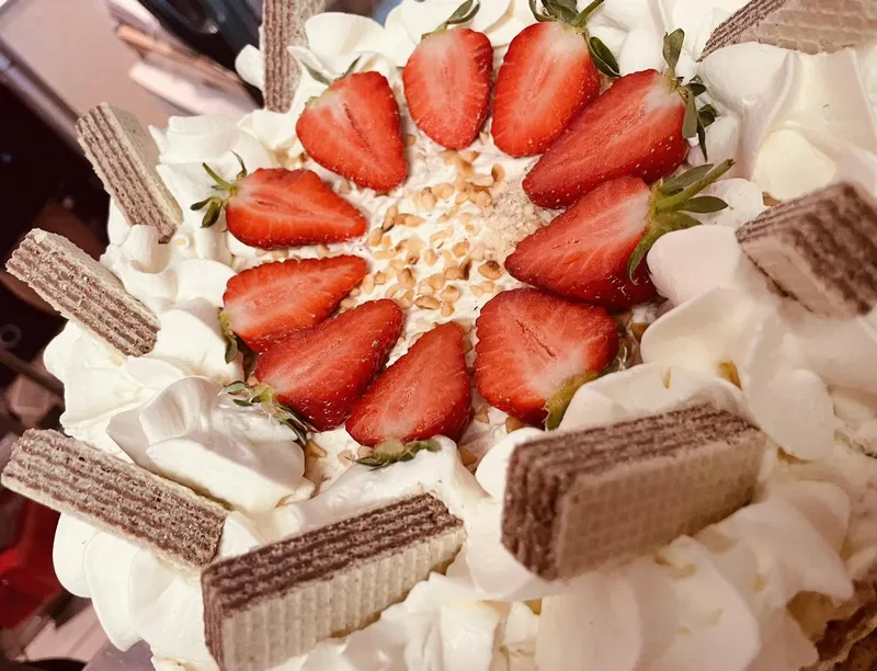 Sản phẩm erdbeer torte — Café Luna — MST EU2458044