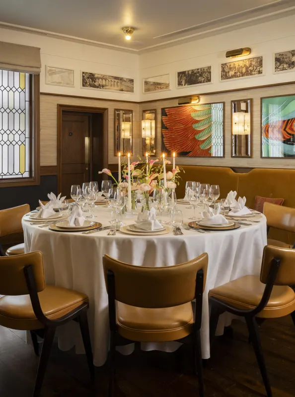 Sản phẩm private dining room round table zaika kensington london.jpg 965x1300 — Zaika Of Kensington — MST EU2460974
