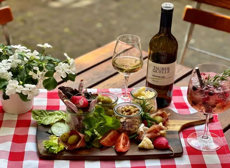 Sản phẩm biergarten stuttgart tauberquelle 820x600 — Restaurant Tauberquelle — MST EU2467894